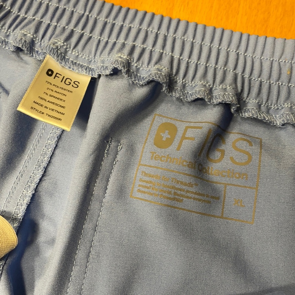 Ceil Blue XL YOLA skinny scrub pants.  Excellent Used condition